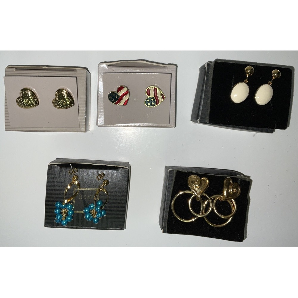 NOS Lot of 5‎ Pairs Vintage Avon Pierced Earrings Hearts Flags Cluster Classic